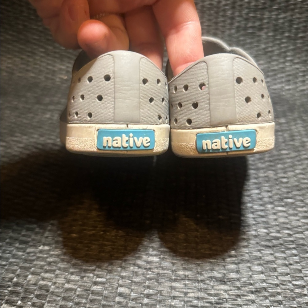 Native Kids Water Shoes in Light Gray - Picture 4 of 7